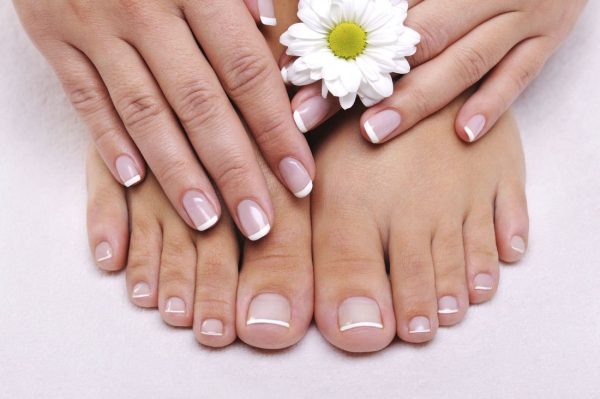 Which natural manicure and pedicure should you do at home?